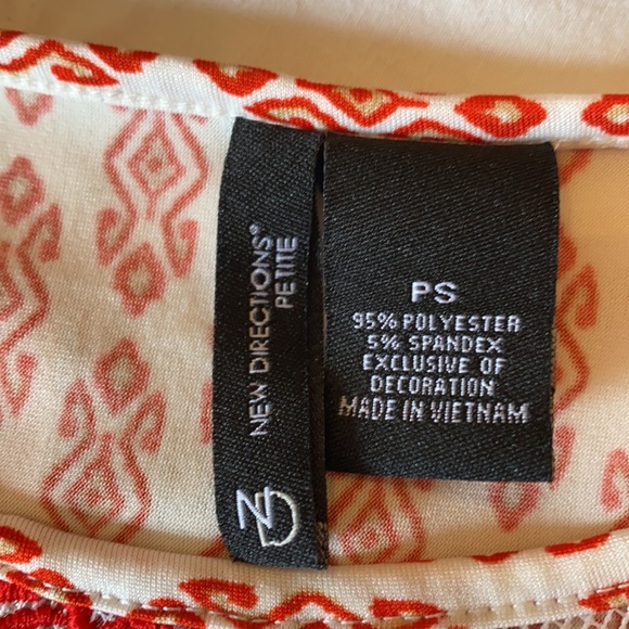 2/$15- NEW DIRECTIONS TOP- petite - Picture 4 of 5